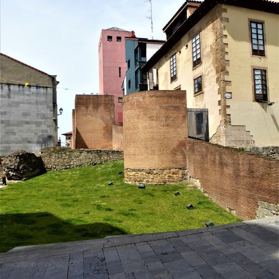 Foto de muralla romana el Gijón